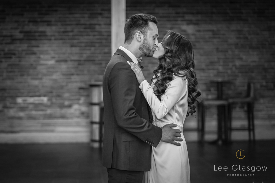 wedding-photographer-mythe-barn-wedding-venue-warwickshire-leicestershire-photographer